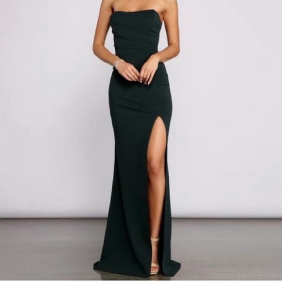 Windsor Dresses & Skirts - Windsor forest green formal gown